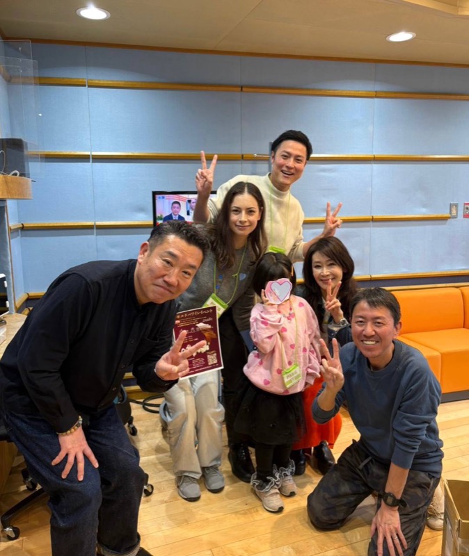 MBSラジオ出演時の集合写真 - メッセンジャーあいはらさん、チュートリアル福田さんらと