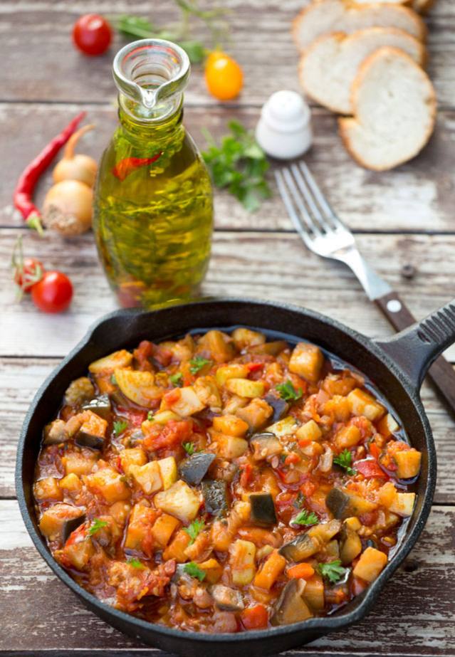 トカナ・ディン・レグメ — モルドバ伝統の野菜煮込み料理